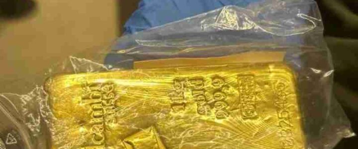 Officers seized € million in gold bullion, €460,000 in cash, and €210,000 in suspected cocaine following a search operation in the Dublin region at the weekend, tags: von 2 millionen euro - (Image: An Garda Síochána)